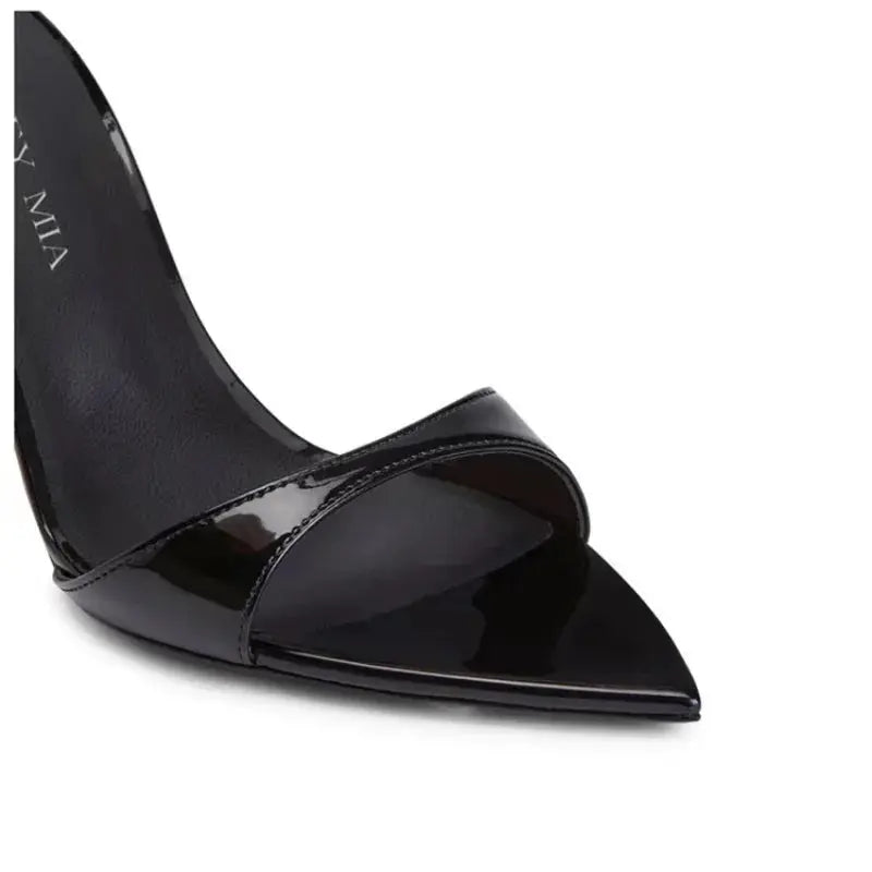 Three-quarter view of Alison Heels