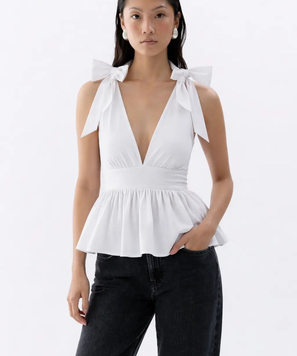 Élodie topp shown in a lifestyle setting
