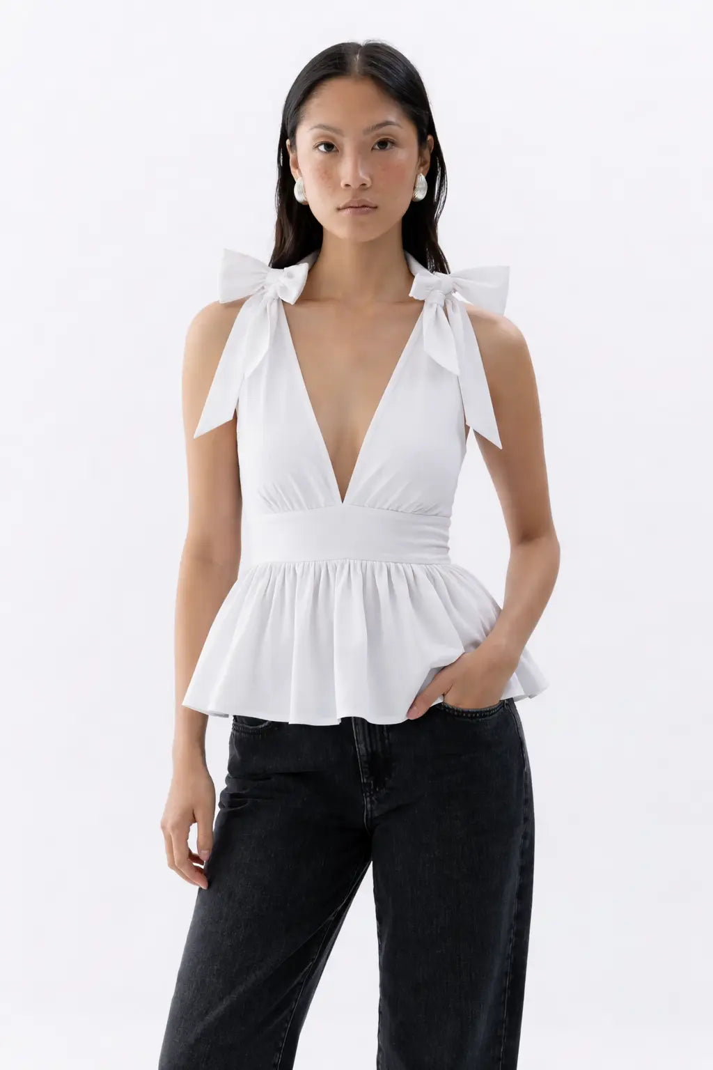 Élodie topp shown in a lifestyle setting
