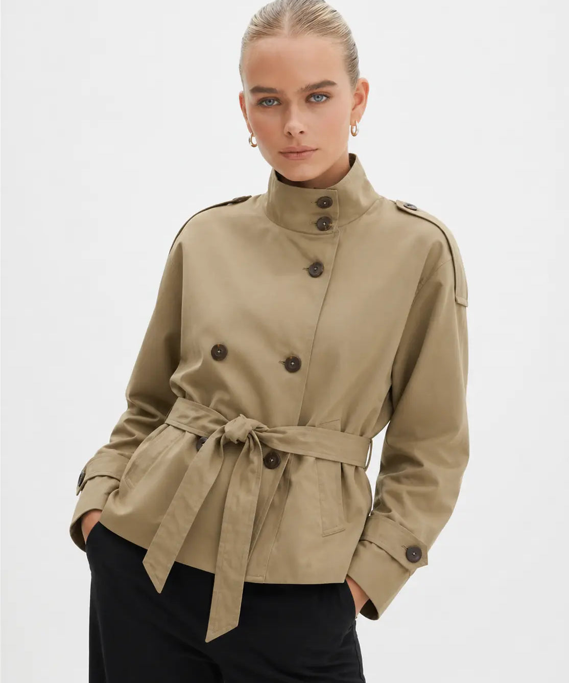 Éternelle Cape shown in a lifestyle setting