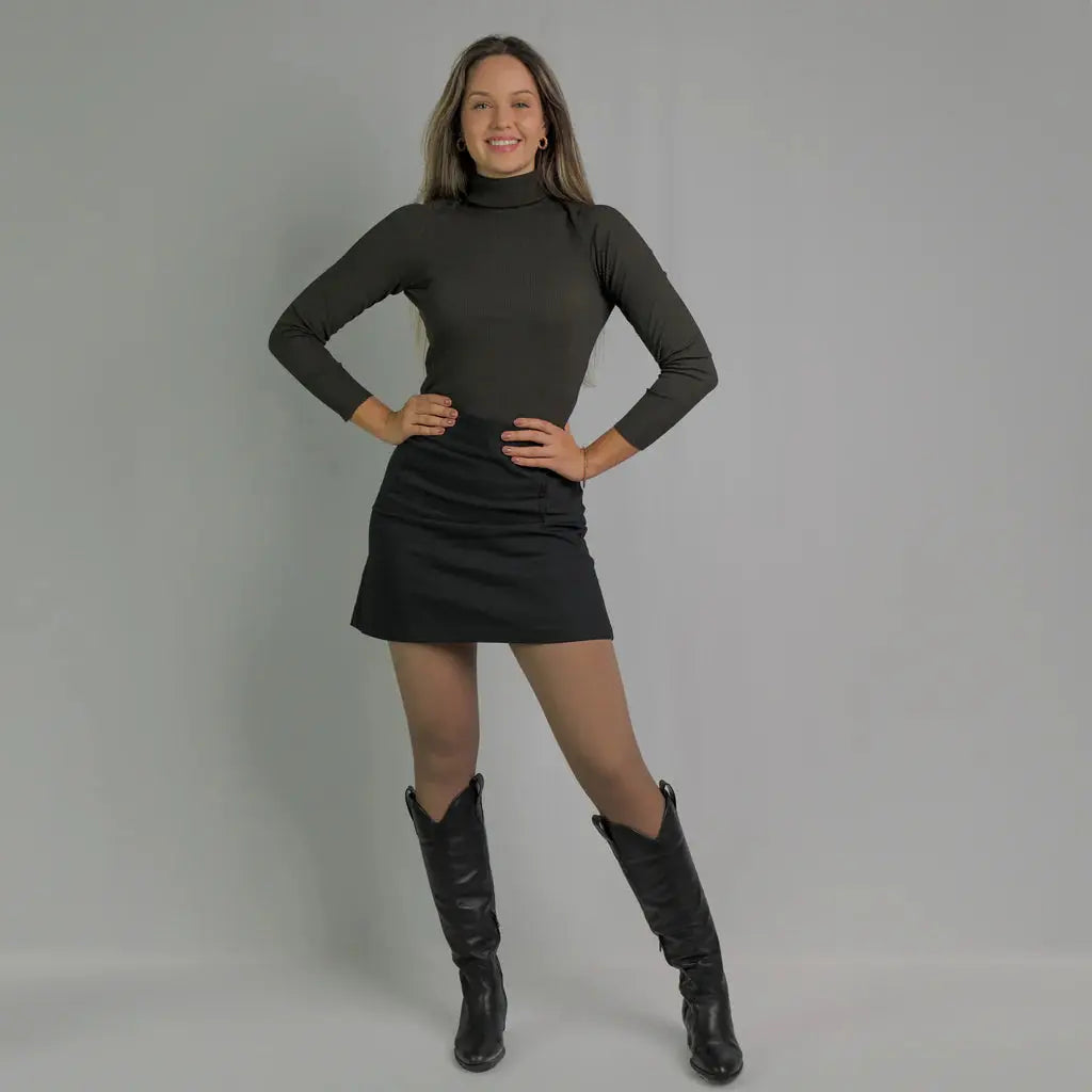 Fernache Baby Velvet Tights – Elegant Warmth & Flawless Fit shown in a lifestyle setting, seated view