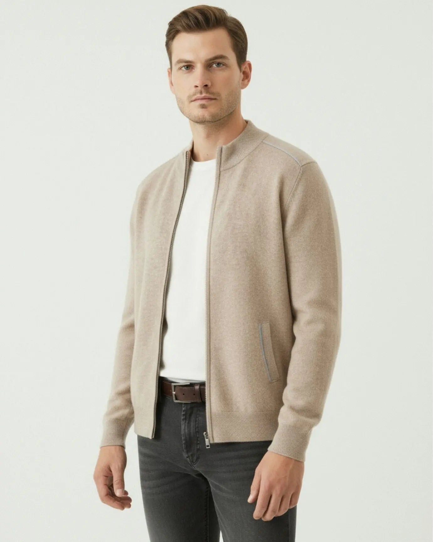 Fernache Cashmere Jacket Zip shown in a lifestyle setting