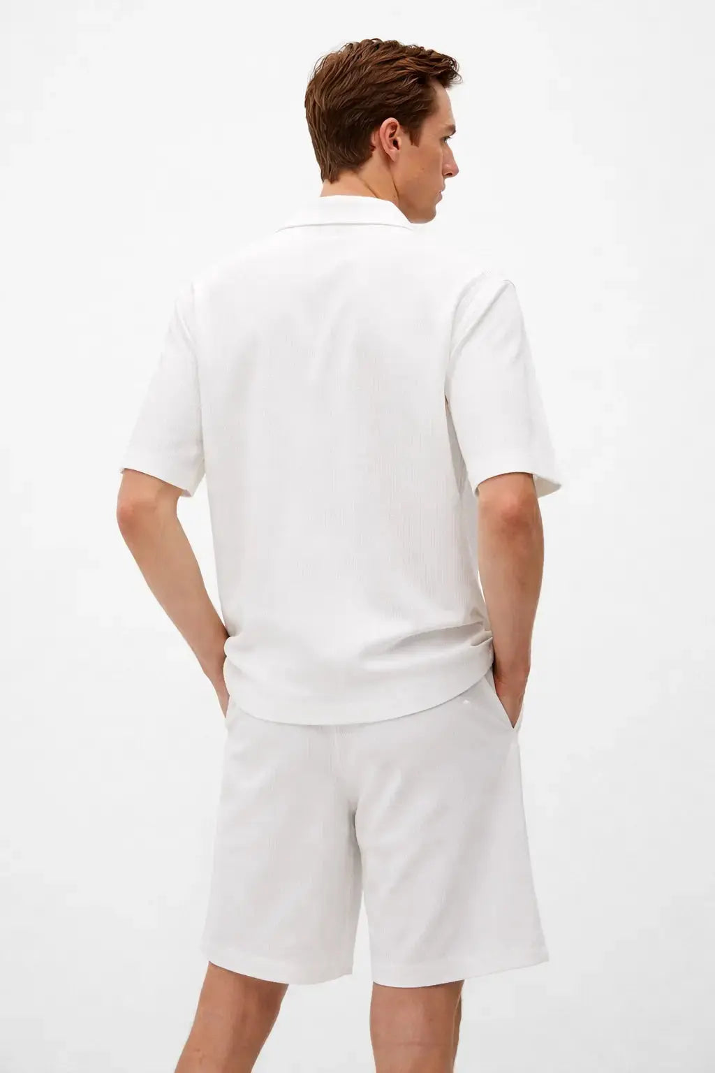 Back view of Lorien Set