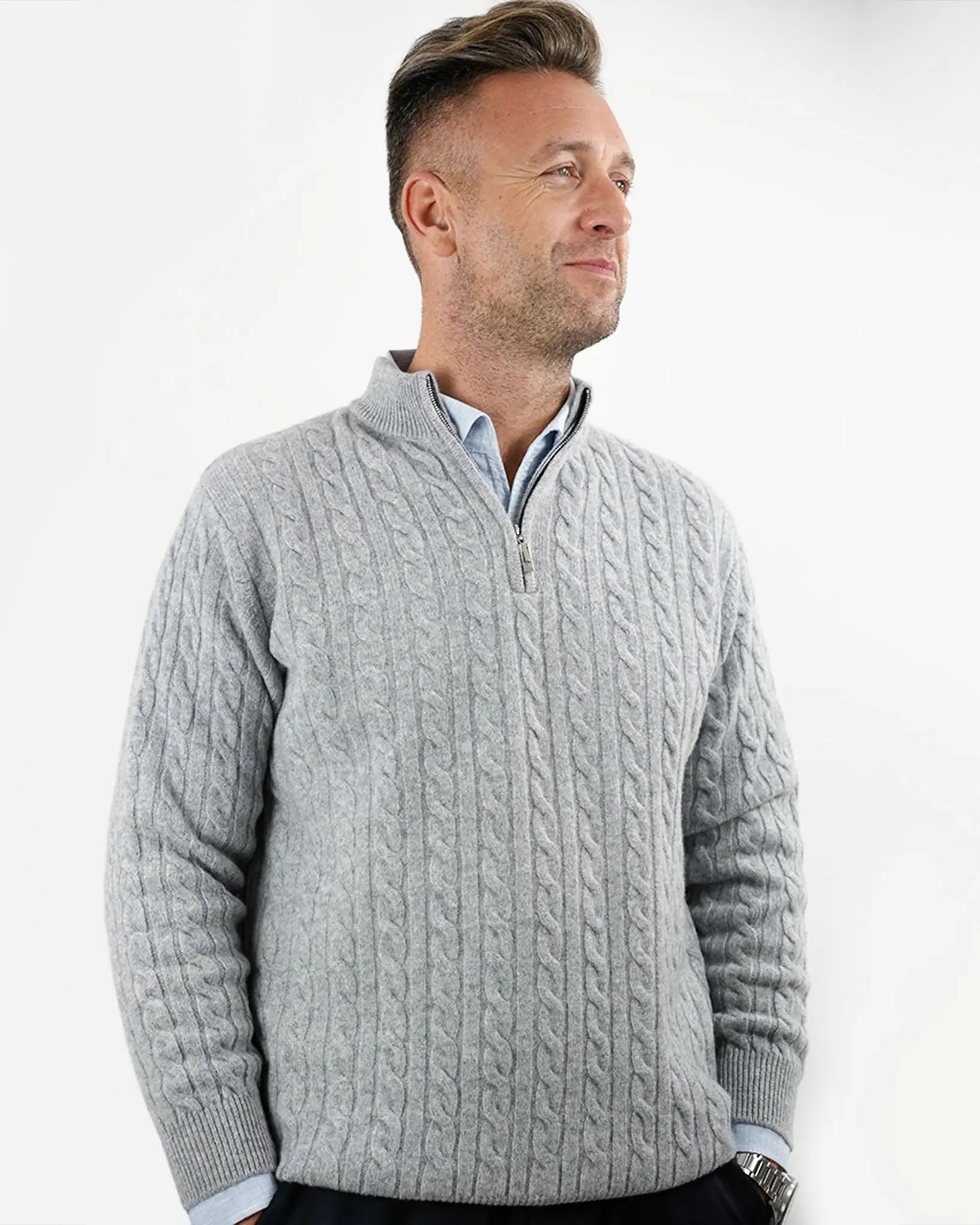 Close-up detail of Fernache Old Money Sweater Zip, construction detail