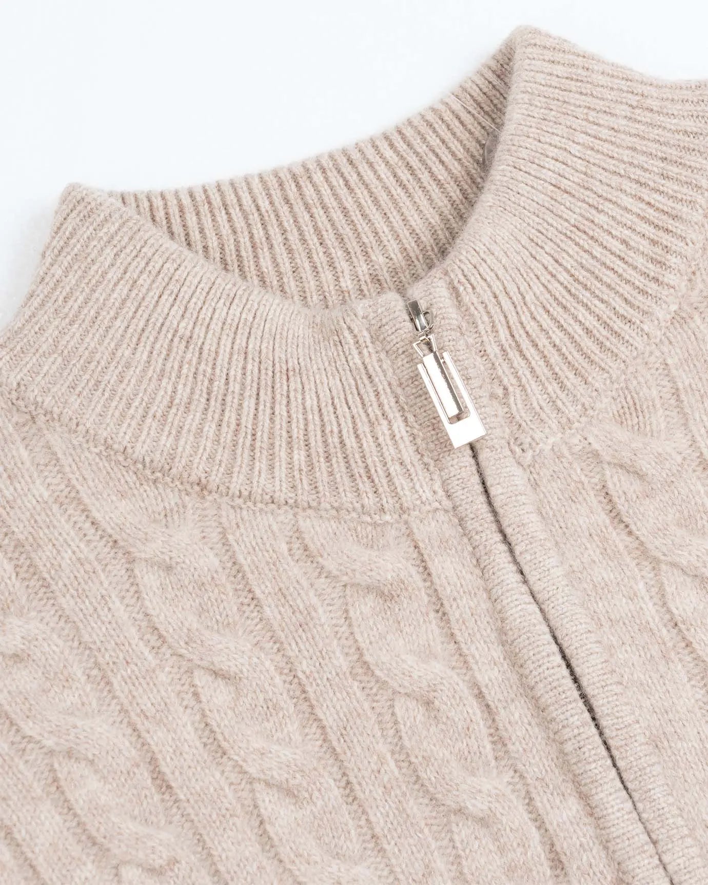 Close-up detail of Fernache Old Money Sweater Zip, fabric detail