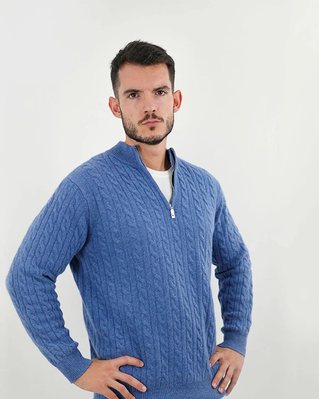 Close-up detail of Fernache Old Money Sweater Zip, fastening detail