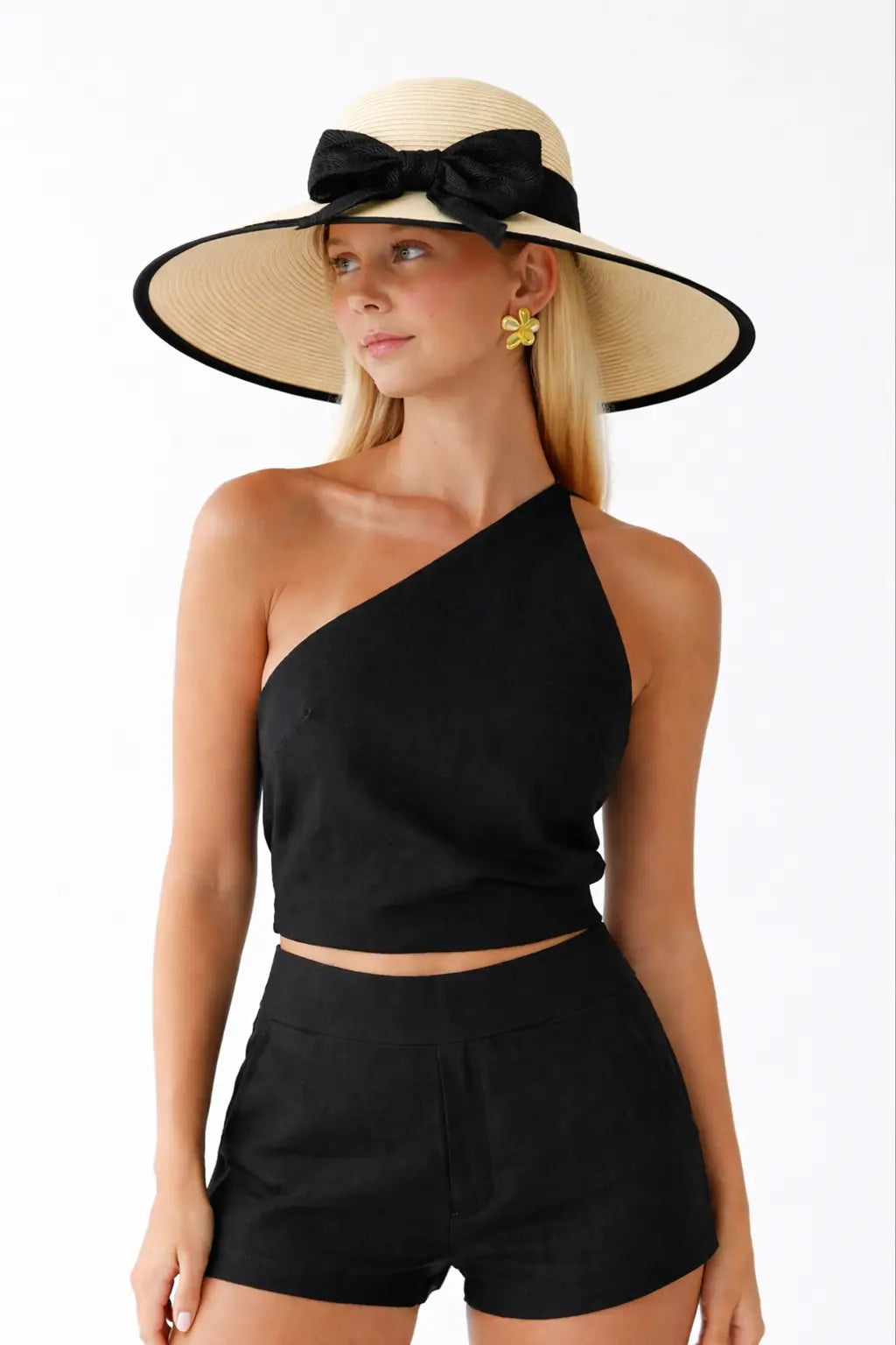 Luce di Capri Hat shown in a lifestyle setting, full length view