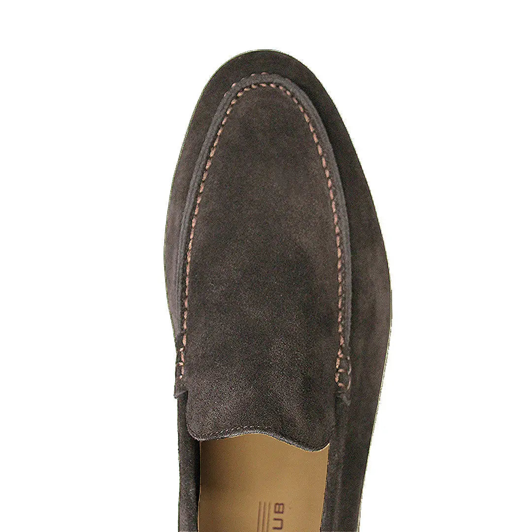 Close-up detail of Old Money Yacht Suède Loafers