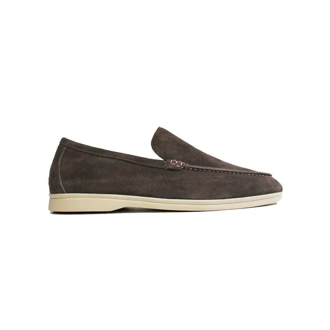 Side view of Brown Old Money Yacht Suède Loafers