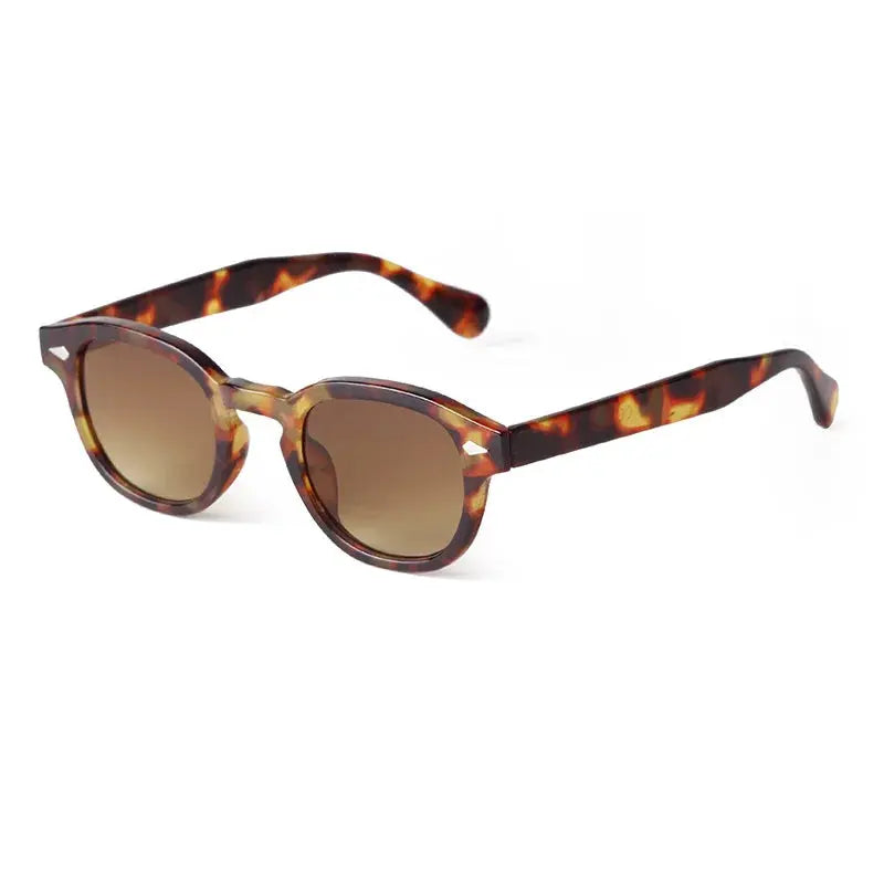 Three-quarter view of Shadowline, alternate a