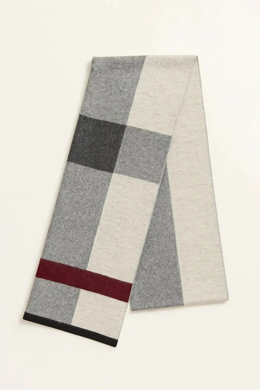Front view of Veldrin Scarf, alternate view